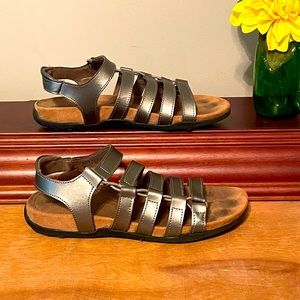 Minnetonka Silver Leather Sandals size 8 womens